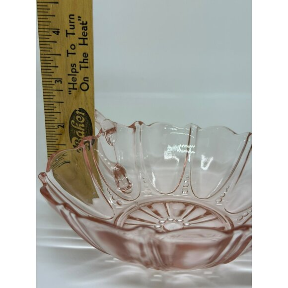VTG Anchor Hocking Pink DEPRESSION Glass HEART Shaped Bowl Oyster Pearl Pattern - Picture 3 of 6
